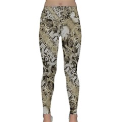 Vintage Ornate Interlace Pattern Lightweight Velour Classic Yoga Leggings